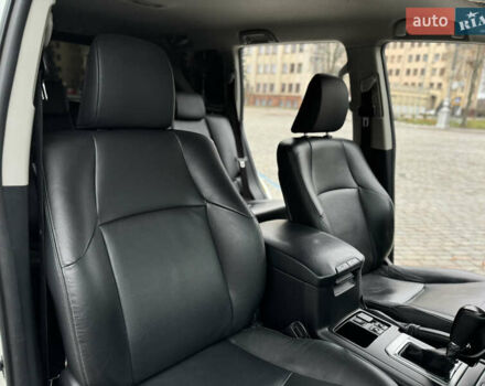 Белый Тойота Ленд Крузер Прадо, объемом двигателя 2.8 л и пробегом 280 тыс. км за 26999 $, фото 69 на Automoto.ua