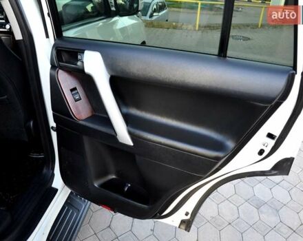 Білий Тойота Ленд Крузер Прадо, об'ємом двигуна 2.7 л та пробігом 145 тис. км за 25500 $, фото 28 на Automoto.ua