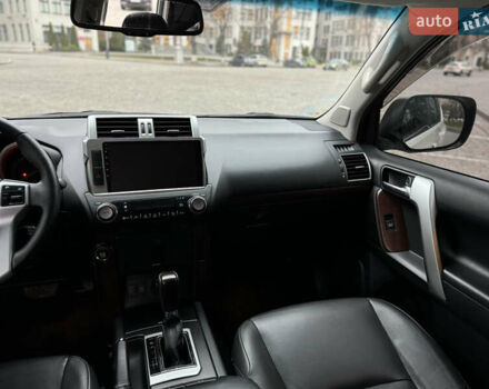 Белый Тойота Ленд Крузер Прадо, объемом двигателя 2.8 л и пробегом 280 тыс. км за 26999 $, фото 72 на Automoto.ua