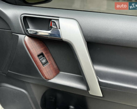 Белый Тойота Ленд Крузер Прадо, объемом двигателя 2.8 л и пробегом 280 тыс. км за 26999 $, фото 64 на Automoto.ua