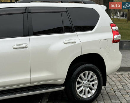 Белый Тойота Ленд Крузер Прадо, объемом двигателя 2.8 л и пробегом 280 тыс. км за 26999 $, фото 27 на Automoto.ua