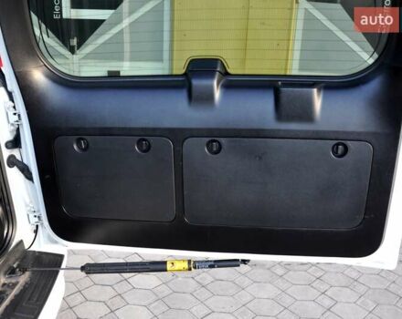 Білий Тойота Ленд Крузер Прадо, об'ємом двигуна 2.7 л та пробігом 145 тис. км за 25500 $, фото 26 на Automoto.ua