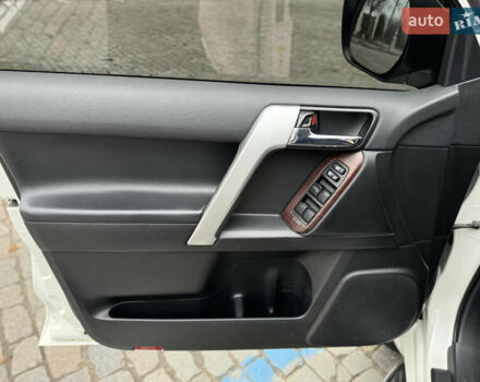 Белый Тойота Ленд Крузер Прадо, объемом двигателя 2.8 л и пробегом 280 тыс. км за 26999 $, фото 46 на Automoto.ua