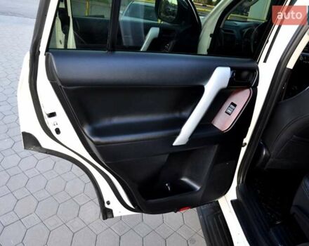 Білий Тойота Ленд Крузер Прадо, об'ємом двигуна 2.7 л та пробігом 145 тис. км за 25500 $, фото 23 на Automoto.ua