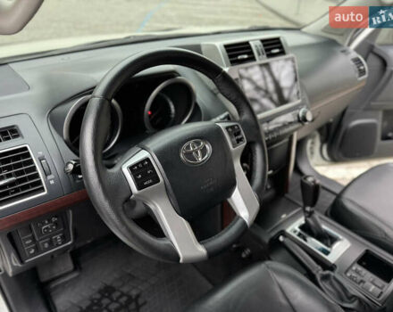 Белый Тойота Ленд Крузер Прадо, объемом двигателя 2.8 л и пробегом 280 тыс. км за 26999 $, фото 52 на Automoto.ua