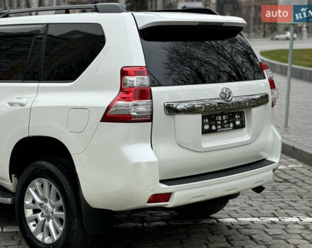 Белый Тойота Ленд Крузер Прадо, объемом двигателя 2.8 л и пробегом 280 тыс. км за 26999 $, фото 34 на Automoto.ua
