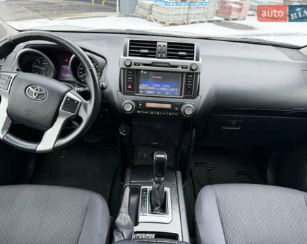 Белый Тойота Ленд Крузер Прадо, объемом двигателя 2.76 л и пробегом 205 тыс. км за 28500 $, фото 7 на Automoto.ua