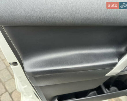 Белый Тойота Ленд Крузер Прадо, объемом двигателя 2.8 л и пробегом 280 тыс. км за 26999 $, фото 49 на Automoto.ua