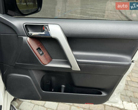 Белый Тойота Ленд Крузер Прадо, объемом двигателя 2.8 л и пробегом 280 тыс. км за 26999 $, фото 63 на Automoto.ua