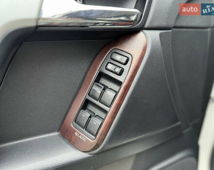 Белый Тойота Ленд Крузер Прадо, объемом двигателя 2.8 л и пробегом 280 тыс. км за 26999 $, фото 47 на Automoto.ua