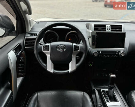 Белый Тойота Ленд Крузер Прадо, объемом двигателя 2.8 л и пробегом 280 тыс. км за 26999 $, фото 73 на Automoto.ua