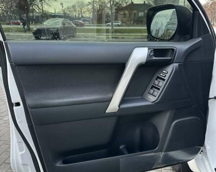 Белый Тойота Ленд Крузер Прадо, объемом двигателя 2.69 л и пробегом 153 тыс. км за 27900 $, фото 17 на Automoto.ua