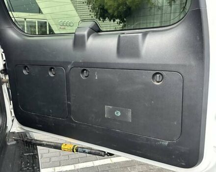 Белый Тойота Ленд Крузер Прадо, объемом двигателя 2.69 л и пробегом 153 тыс. км за 27900 $, фото 26 на Automoto.ua