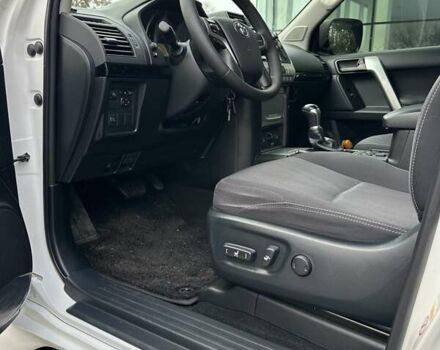 Белый Тойота Ленд Крузер Прадо, объемом двигателя 2.69 л и пробегом 153 тыс. км за 27900 $, фото 16 на Automoto.ua