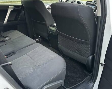 Белый Тойота Ленд Крузер Прадо, объемом двигателя 2.69 л и пробегом 153 тыс. км за 27900 $, фото 29 на Automoto.ua