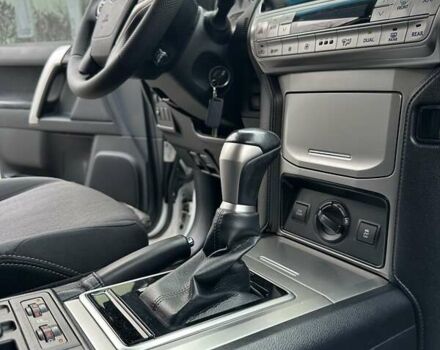 Белый Тойота Ленд Крузер Прадо, объемом двигателя 2.69 л и пробегом 153 тыс. км за 27900 $, фото 27 на Automoto.ua