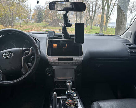 Белый Тойота Ленд Крузер Прадо, объемом двигателя 2.76 л и пробегом 293 тыс. км за 32500 $, фото 9 на Automoto.ua