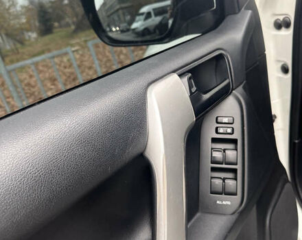 Белый Тойота Ленд Крузер Прадо, объемом двигателя 2.76 л и пробегом 293 тыс. км за 32500 $, фото 7 на Automoto.ua