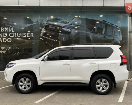 Белый Тойота Ленд Крузер Прадо, объемом двигателя 2.69 л и пробегом 153 тыс. км за 28982 $, фото 2 на Automoto.ua