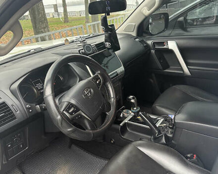 Белый Тойота Ленд Крузер Прадо, объемом двигателя 2.76 л и пробегом 293 тыс. км за 32500 $, фото 8 на Automoto.ua