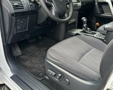 Белый Тойота Ленд Крузер Прадо, объемом двигателя 2.69 л и пробегом 153 тыс. км за 27900 $, фото 18 на Automoto.ua