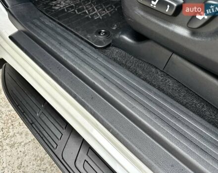 Белый Тойота Ленд Крузер Прадо, объемом двигателя 4 л и пробегом 119 тыс. км за 35450 $, фото 98 на Automoto.ua