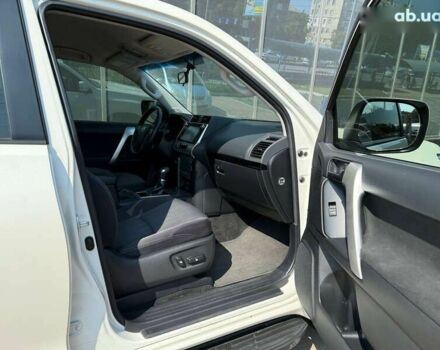 Белый Тойота Ленд Крузер Прадо, объемом двигателя 4 л и пробегом 119 тыс. км за 34950 $, фото 11 на Automoto.ua