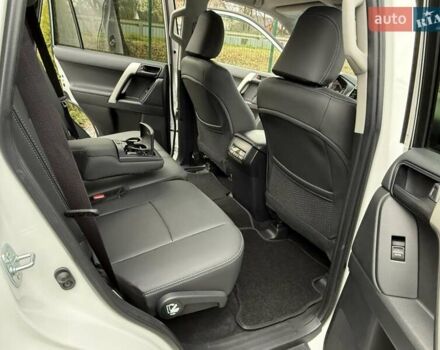 Белый Тойота Ленд Крузер Прадо, объемом двигателя 2.76 л и пробегом 141 тыс. км за 38500 $, фото 34 на Automoto.ua