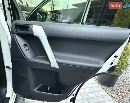 Белый Тойота Ленд Крузер Прадо, объемом двигателя 4 л и пробегом 79 тыс. км за 38700 $, фото 64 на Automoto.ua