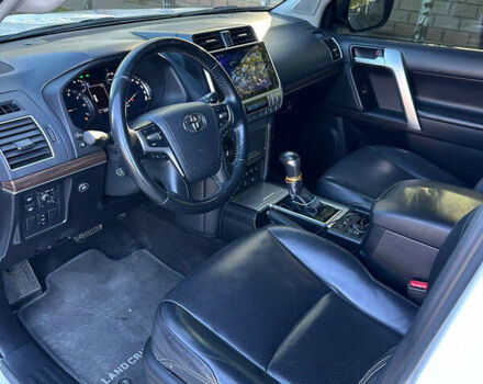 Белый Тойота Ленд Крузер Прадо, объемом двигателя 3.96 л и пробегом 101 тыс. км за 39000 $, фото 6 на Automoto.ua