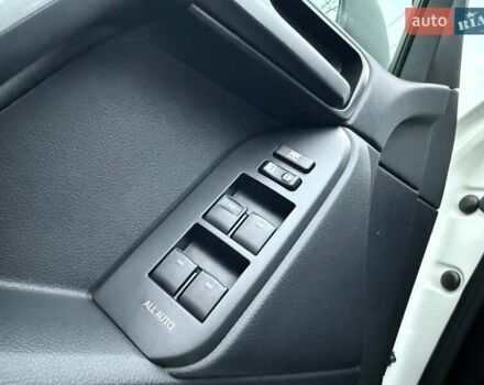 Белый Тойота Ленд Крузер Прадо, объемом двигателя 4 л и пробегом 79 тыс. км за 38700 $, фото 63 на Automoto.ua