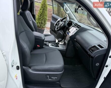 Белый Тойота Ленд Крузер Прадо, объемом двигателя 4 л и пробегом 79 тыс. км за 38700 $, фото 38 на Automoto.ua