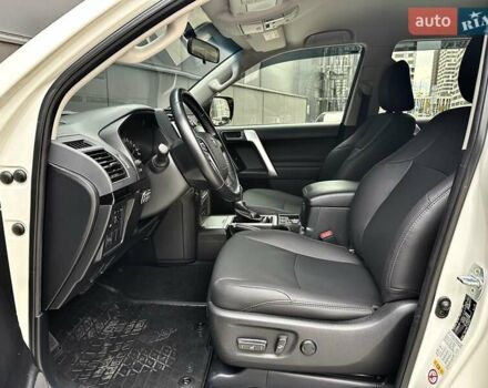 Белый Тойота Ленд Крузер Прадо, объемом двигателя 4 л и пробегом 119 тыс. км за 35450 $, фото 48 на Automoto.ua