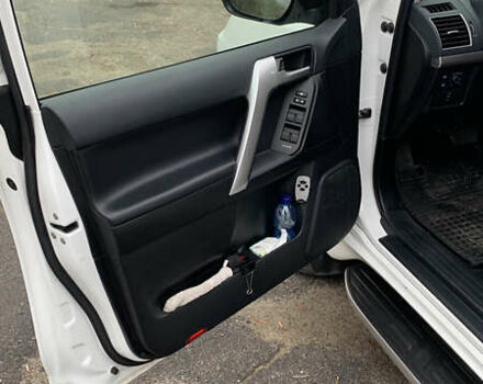 Белый Тойота Ленд Крузер Прадо, объемом двигателя 3.96 л и пробегом 71 тыс. км за 49999 $, фото 11 на Automoto.ua