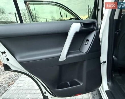 Белый Тойота Ленд Крузер Прадо, объемом двигателя 4 л и пробегом 79 тыс. км за 38700 $, фото 65 на Automoto.ua