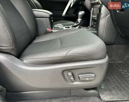 Белый Тойота Ленд Крузер Прадо, объемом двигателя 4 л и пробегом 119 тыс. км за 35450 $, фото 63 на Automoto.ua