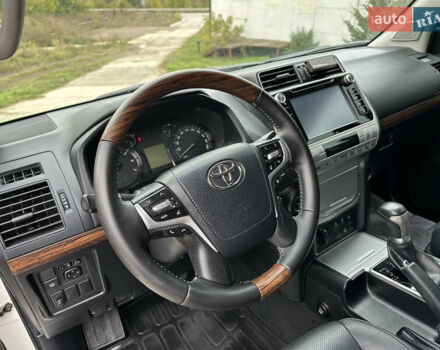 Белый Тойота Ленд Крузер Прадо, объемом двигателя 3.96 л и пробегом 131 тыс. км за 39900 $, фото 28 на Automoto.ua