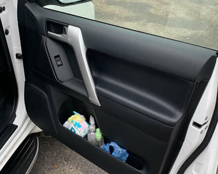 Белый Тойота Ленд Крузер Прадо, объемом двигателя 3.96 л и пробегом 71 тыс. км за 49999 $, фото 21 на Automoto.ua