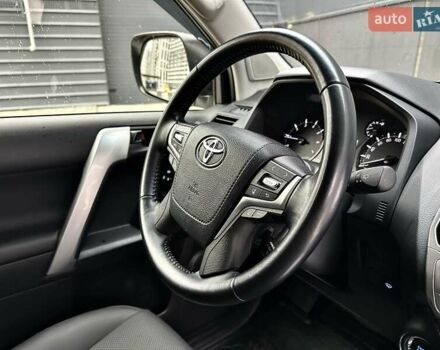 Белый Тойота Ленд Крузер Прадо, объемом двигателя 4 л и пробегом 119 тыс. км за 35450 $, фото 67 на Automoto.ua