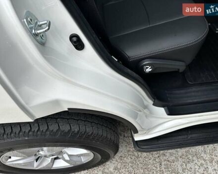 Белый Тойота Ленд Крузер Прадо, объемом двигателя 4 л и пробегом 119 тыс. км за 35450 $, фото 73 на Automoto.ua