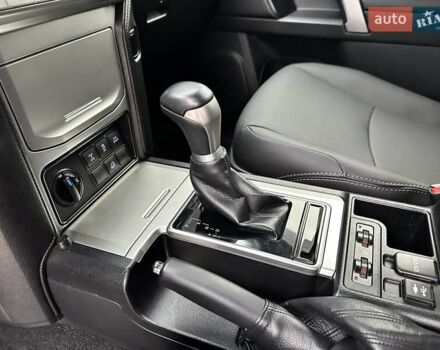 Белый Тойота Ленд Крузер Прадо, объемом двигателя 4 л и пробегом 119 тыс. км за 35450 $, фото 84 на Automoto.ua