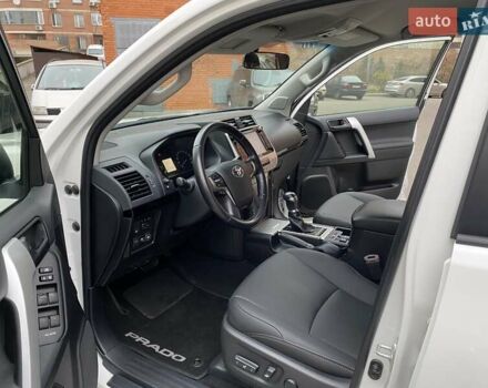 Белый Тойота Ленд Крузер Прадо, объемом двигателя 4 л и пробегом 69 тыс. км за 39900 $, фото 8 на Automoto.ua