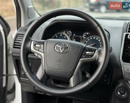 Белый Тойота Ленд Крузер Прадо, объемом двигателя 2.76 л и пробегом 141 тыс. км за 38500 $, фото 39 на Automoto.ua