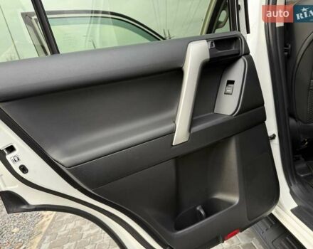 Белый Тойота Ленд Крузер Прадо, объемом двигателя 2.76 л и пробегом 141 тыс. км за 38500 $, фото 57 на Automoto.ua