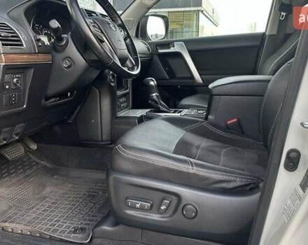 Білий Тойота Ленд Крузер Прадо, об'ємом двигуна 4 л та пробігом 90 тис. км за 39604 $, фото 15 на Automoto.ua