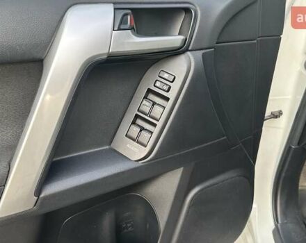 Білий Тойота Ленд Крузер Прадо, об'ємом двигуна 4 л та пробігом 90 тис. км за 39604 $, фото 16 на Automoto.ua