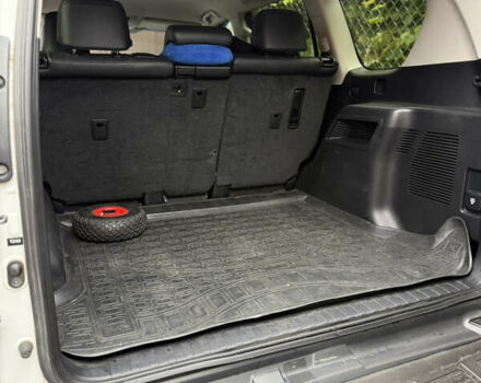 Белый Тойота Ленд Крузер Прадо, объемом двигателя 3.96 л и пробегом 140 тыс. км за 37500 $, фото 5 на Automoto.ua