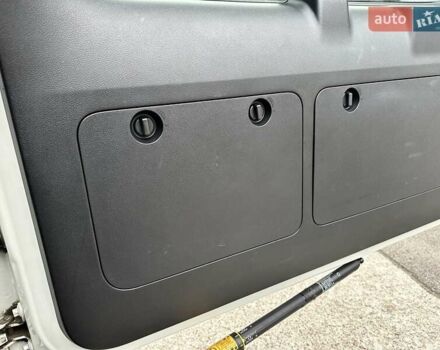 Белый Тойота Ленд Крузер Прадо, объемом двигателя 4 л и пробегом 119 тыс. км за 35450 $, фото 82 на Automoto.ua