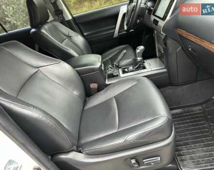 Белый Тойота Ленд Крузер Прадо, объемом двигателя 3.96 л и пробегом 131 тыс. км за 39900 $, фото 45 на Automoto.ua