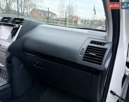 Белый Тойота Ленд Крузер Прадо, объемом двигателя 4 л и пробегом 79 тыс. км за 38700 $, фото 53 на Automoto.ua